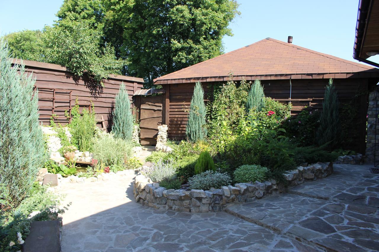 Motel Maetok 4 Pidkovy à Podbereztsy Extérieur photo