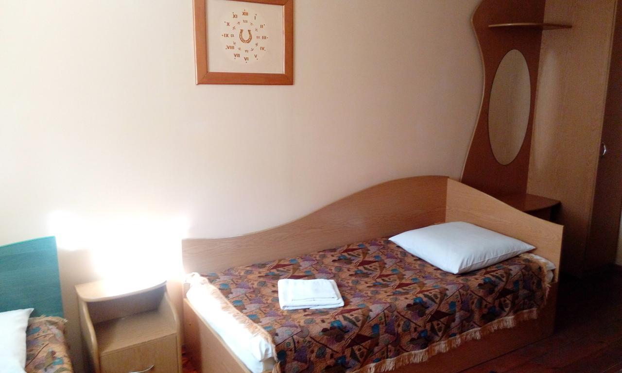 Motel Maetok 4 Pidkovy à Podbereztsy Extérieur photo