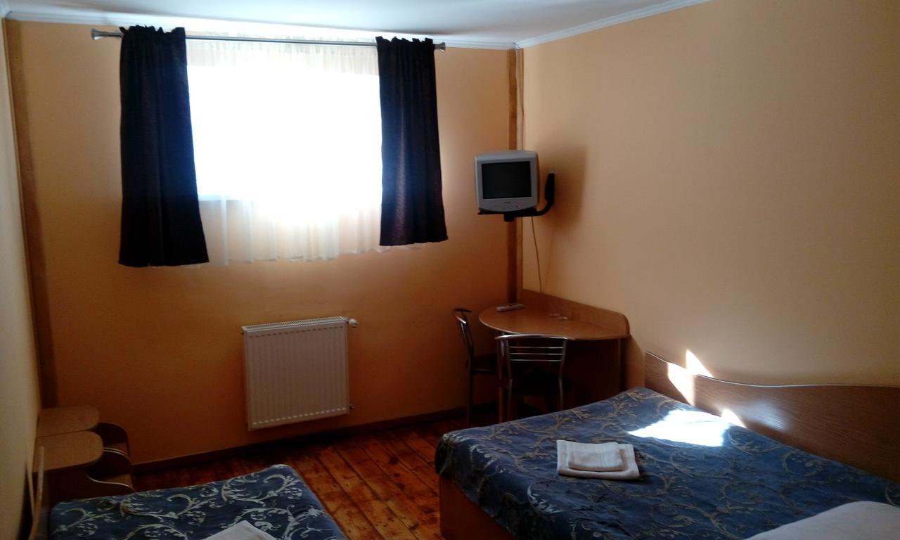 Motel Maetok 4 Pidkovy à Podbereztsy Extérieur photo